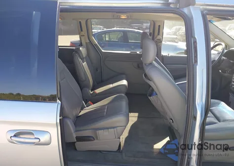 2005 Chrysler Town & Country Touring from USA, damaged, VIN 2C4GP54L85R582809